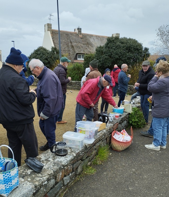 4 Avril Pétanque à la Poste - pause café